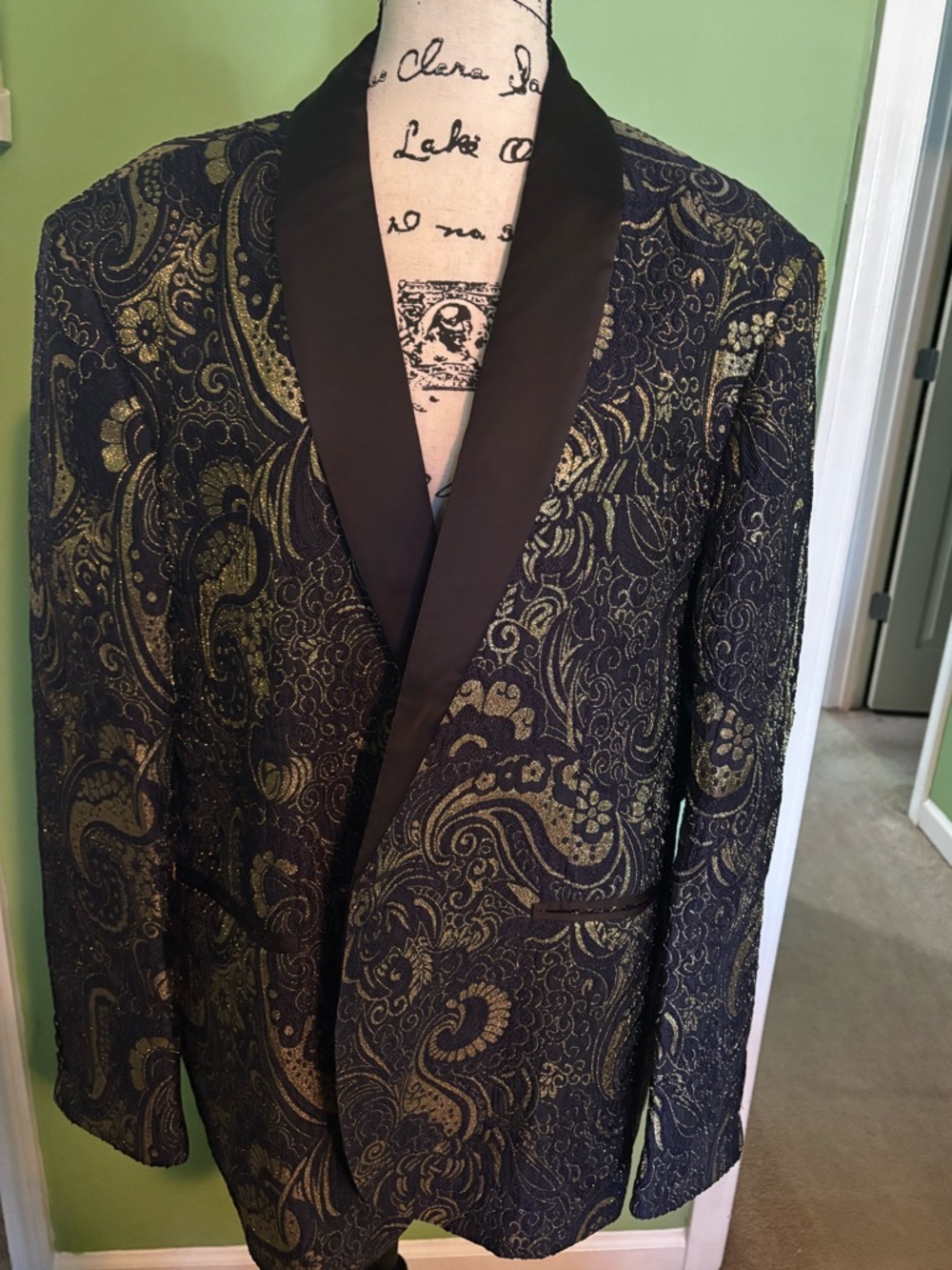 Men's Black & Gold Paisley Dinner Jacket - Brand Unspecified